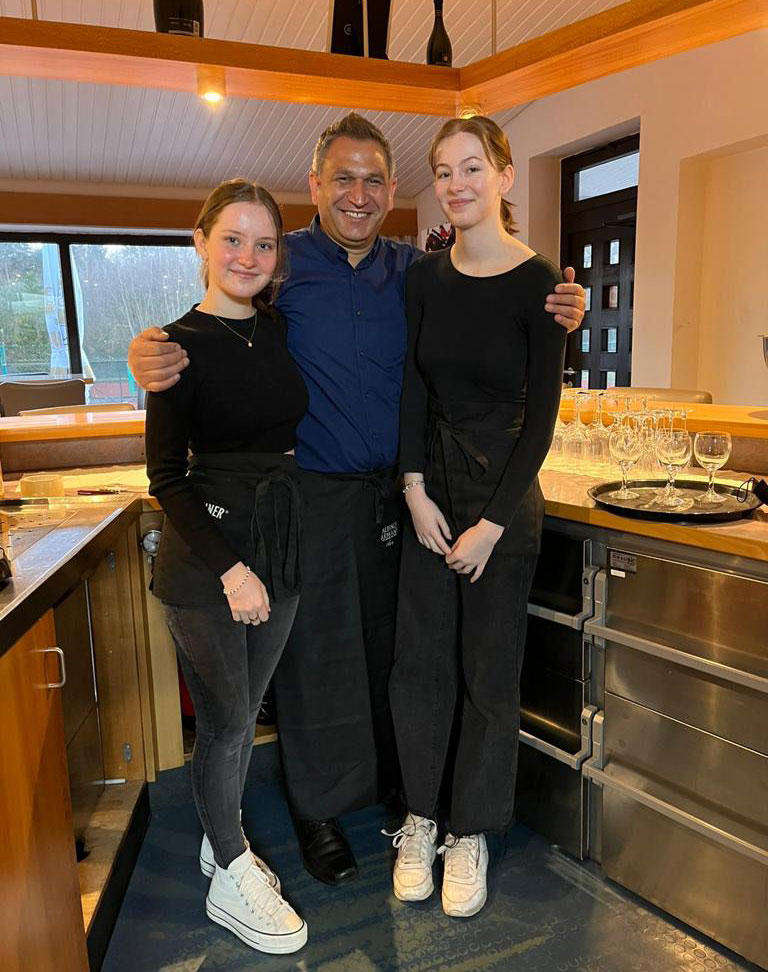 Ado und sein Team